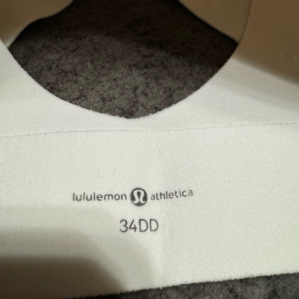 Lululemon enlite Front-Zip Bra
High Support